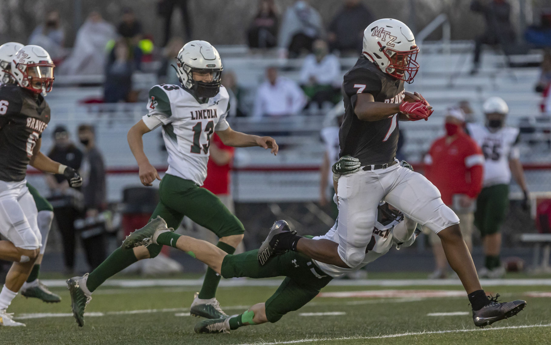 MTZ Lincoln football gallery 30 040921.JPG